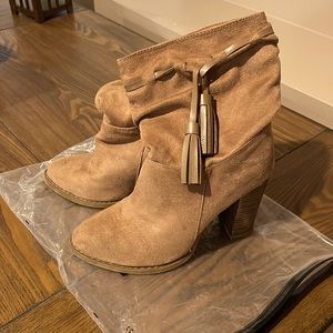 Chestnut Booties w/ Tassel//US Women’s size 6